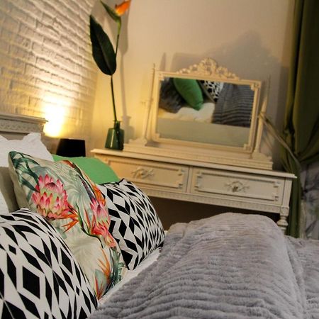 Cozy Cottage - Free Parking, Self Check-In Oradea Exterior photo