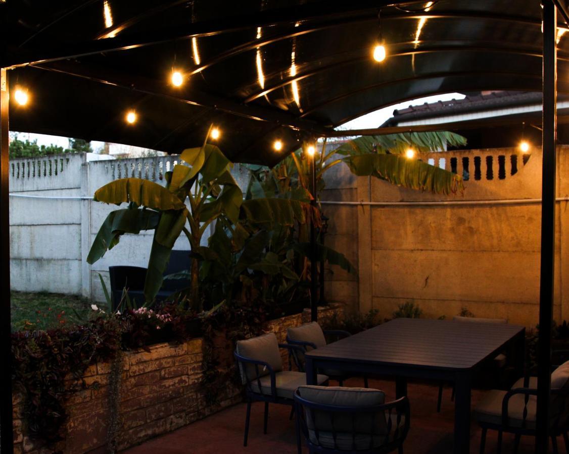 Cozy Cottage - Free Parking, Self Check-In Oradea Exterior photo