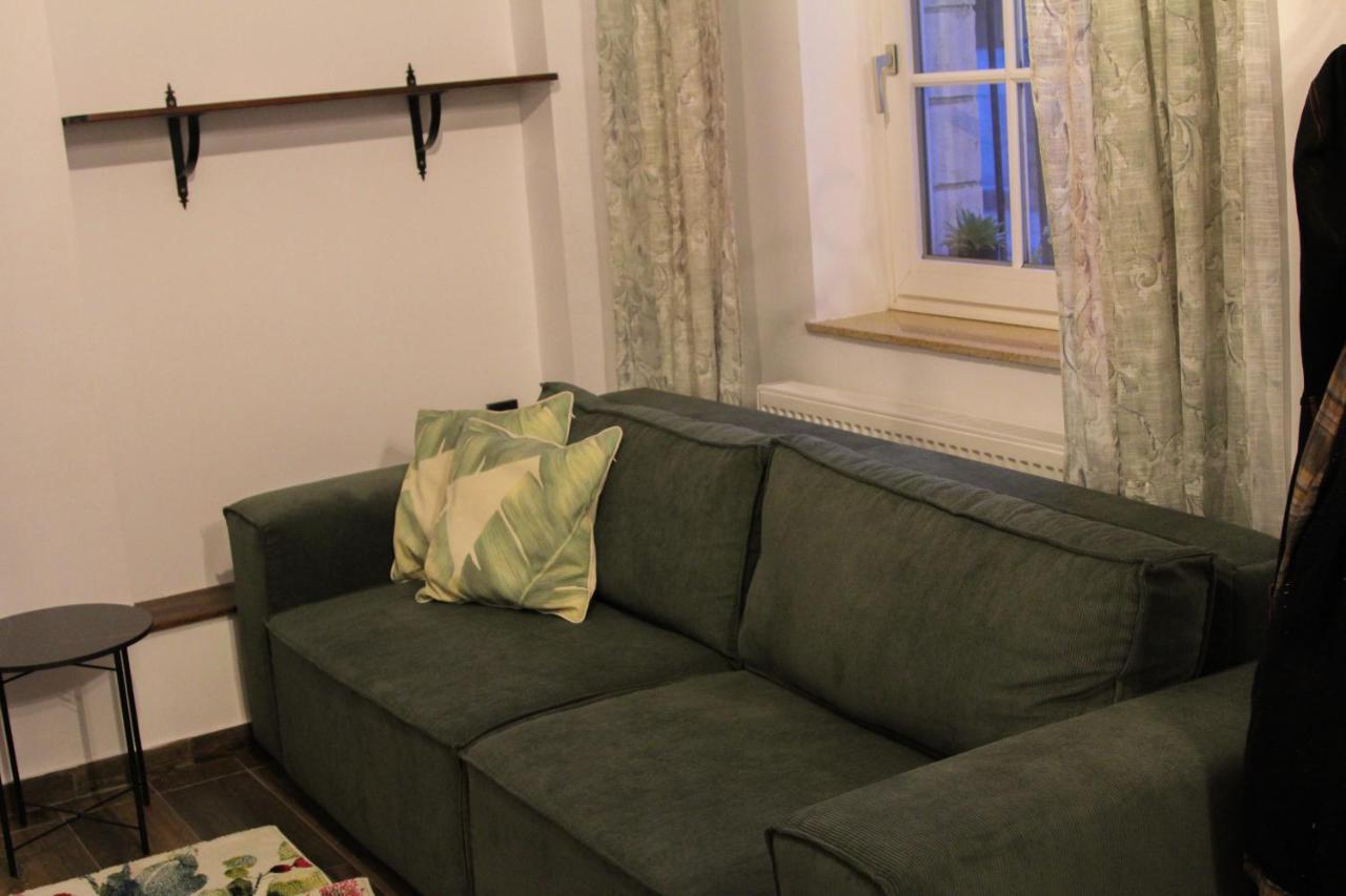 Cozy Cottage - Free Parking, Self Check-In Oradea Exterior photo