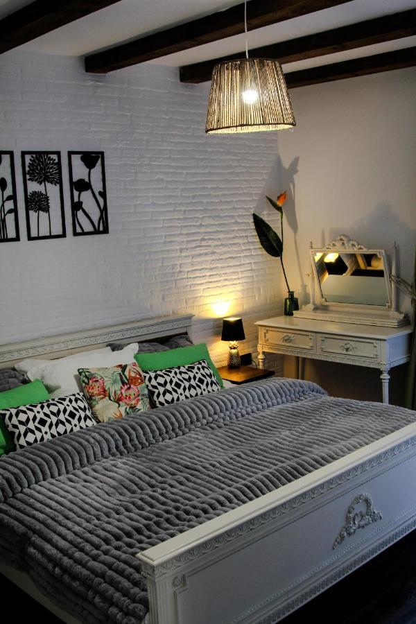 Cozy Cottage - Free Parking, Self Check-In Oradea Exterior photo